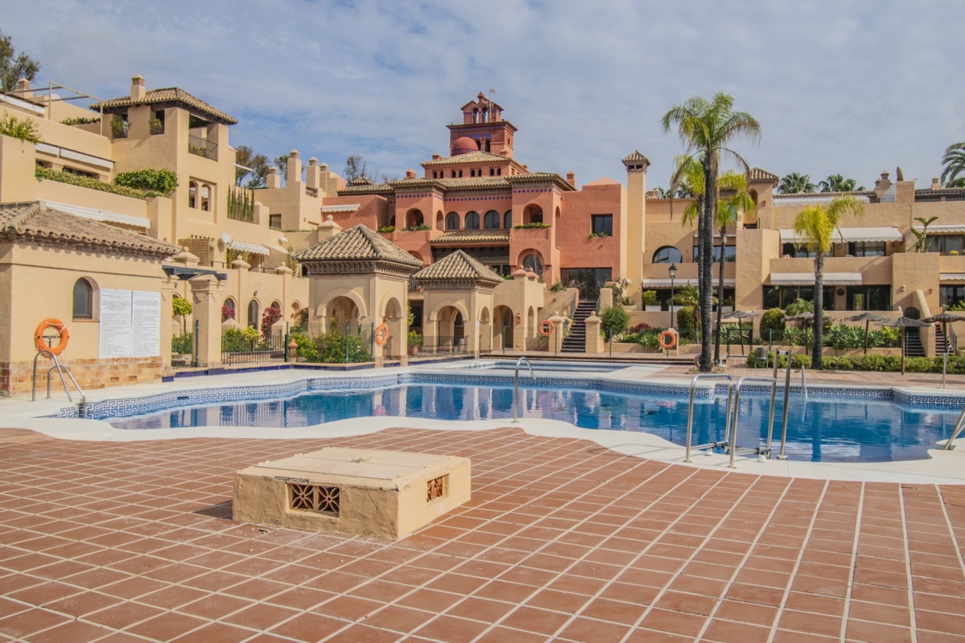 Resale - apartment - Estepona - Atalaya