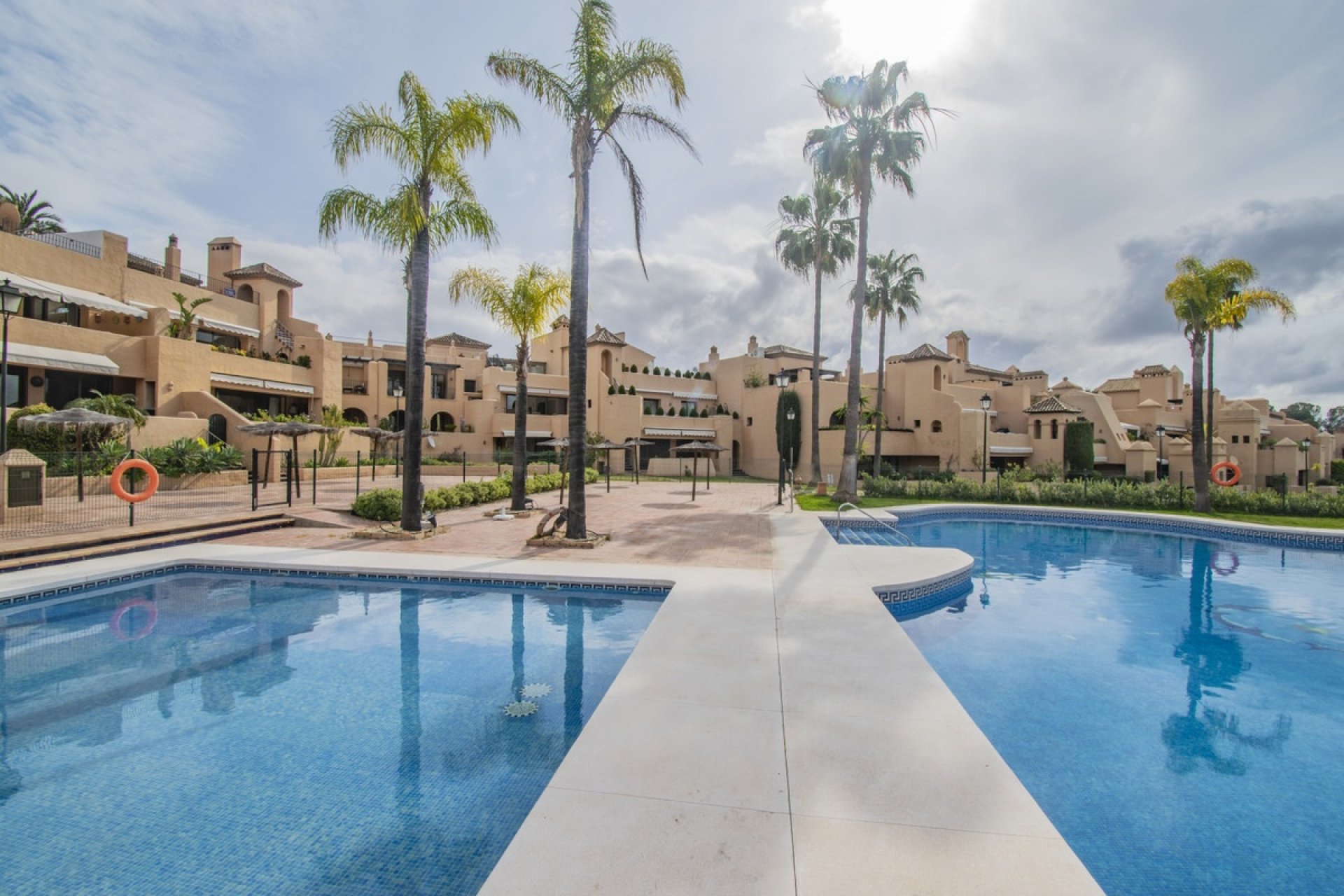 Resale - apartment - Estepona - Atalaya