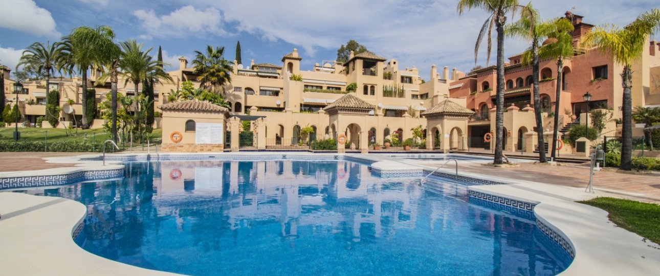 Resale - apartment - Estepona - Atalaya