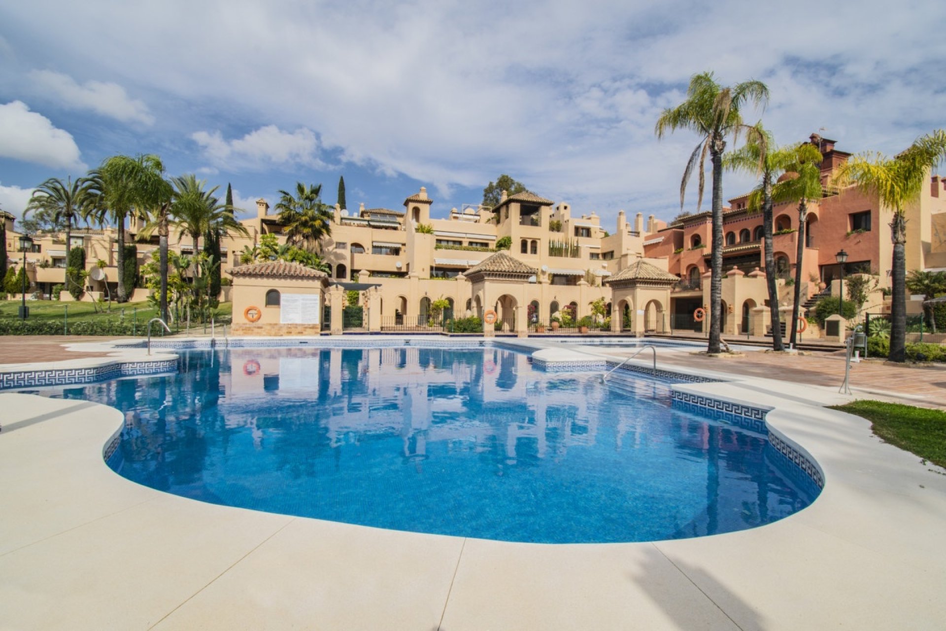 Resale - apartment - Estepona - Atalaya