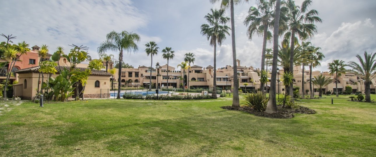 Resale - apartment - Estepona - Atalaya