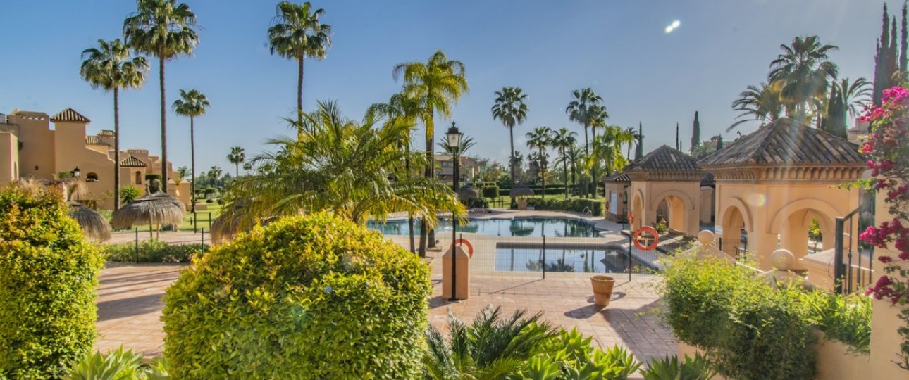 Resale - apartment - Estepona - Atalaya