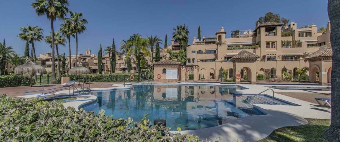 Resale - apartment - Estepona - Atalaya