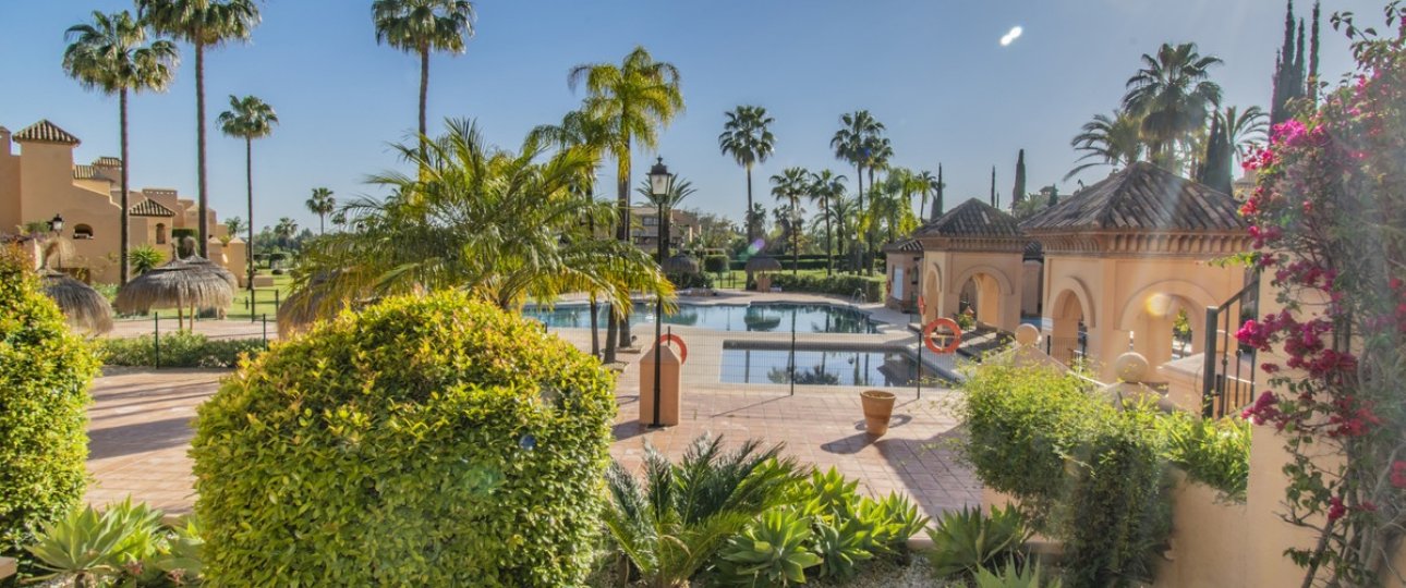 Resale - apartment - Estepona - Atalaya