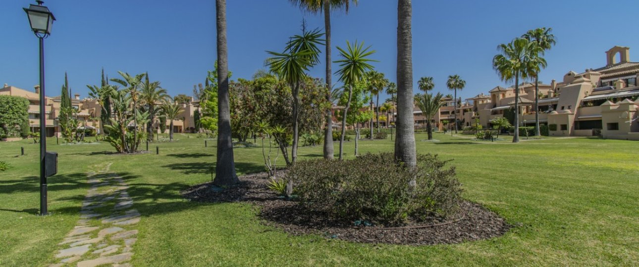 Resale - apartment - Estepona - Atalaya