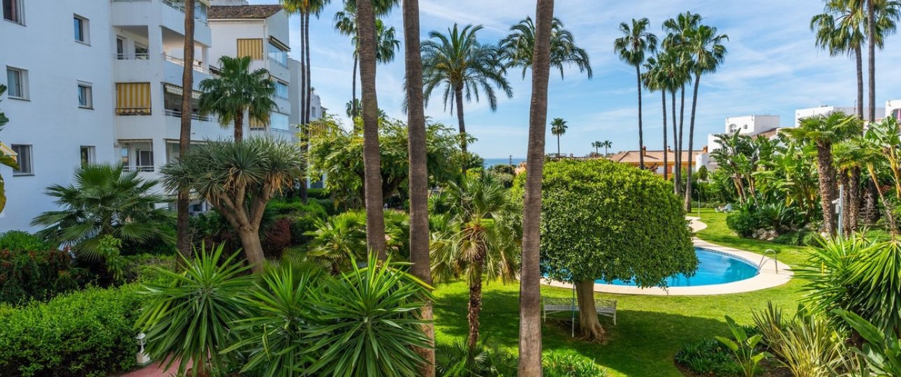 Resale - apartment - Estepona - Atalaya