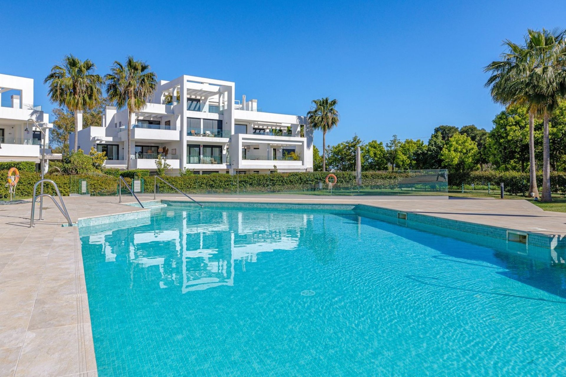 Resale - apartment - Estepona - Atalaya
