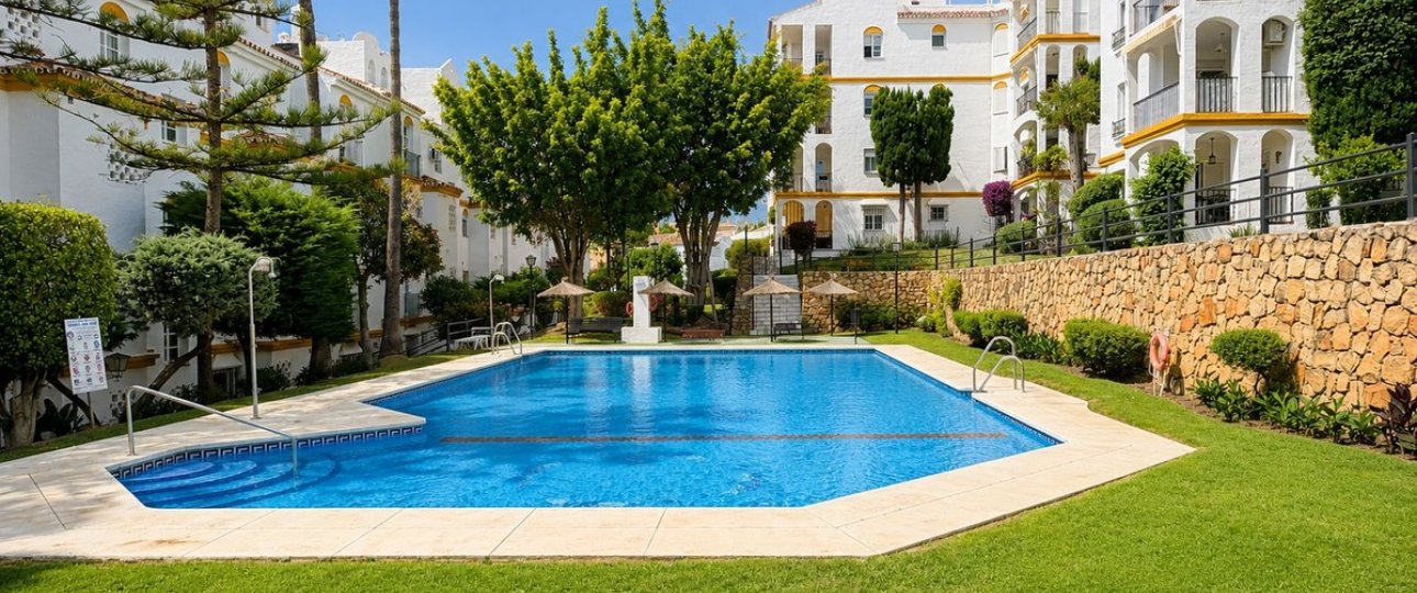 Resale - apartment - Estepona - Atalaya