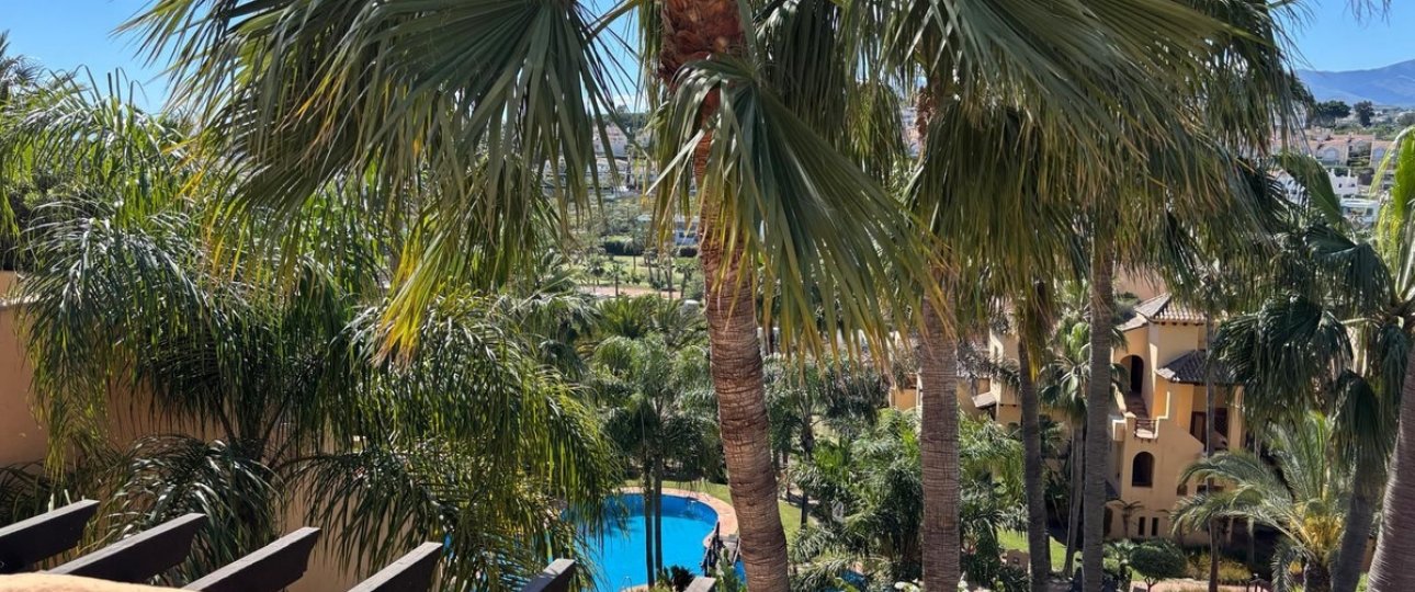 Resale - apartment - Estepona - Atalaya