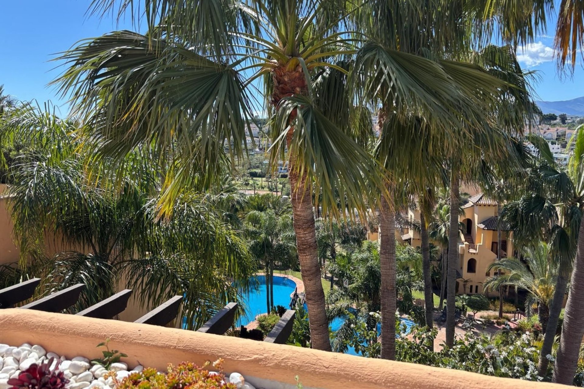 Resale - apartment - Estepona - Atalaya