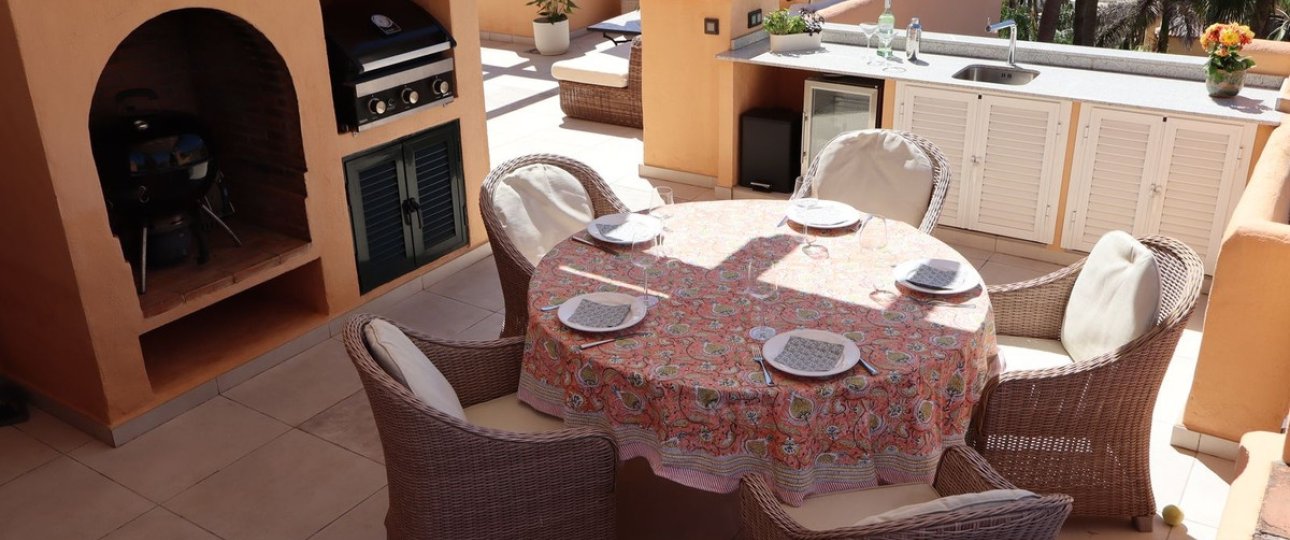 Resale - apartment - Estepona - Atalaya