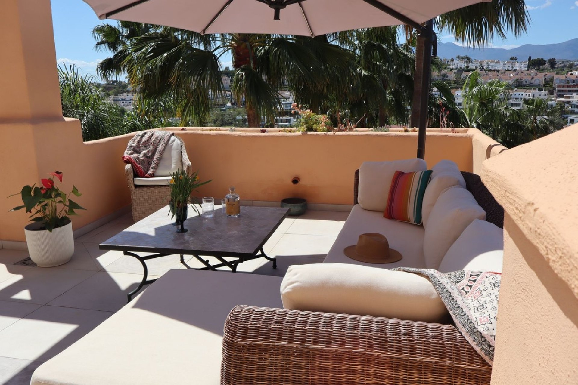 Resale - apartment - Estepona - Atalaya