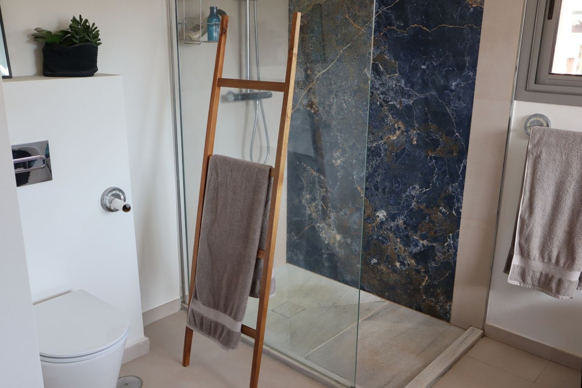 Resale - apartment - Estepona - Atalaya