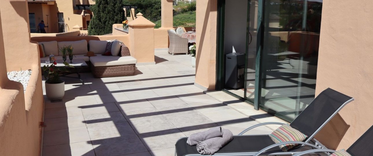 Resale - apartment - Estepona - Atalaya