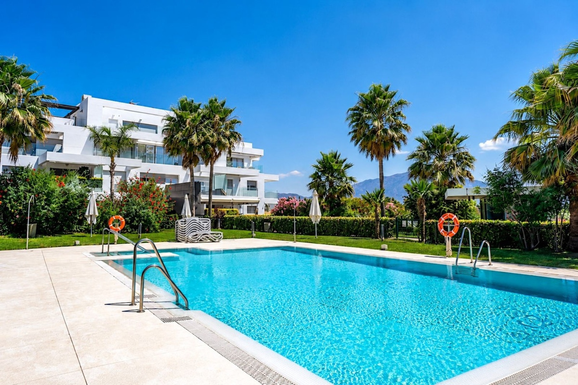 Resale - apartment - Estepona - Atalaya