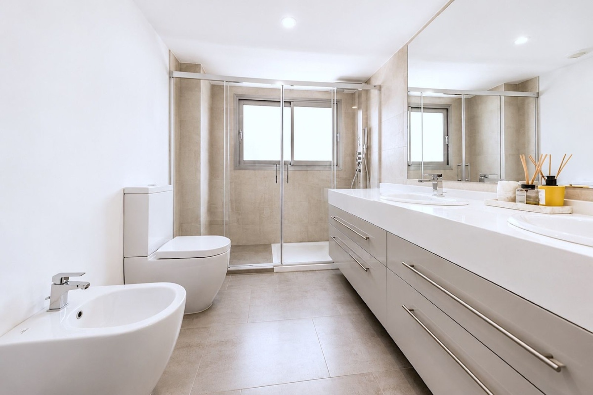 Resale - apartment - Estepona - Atalaya