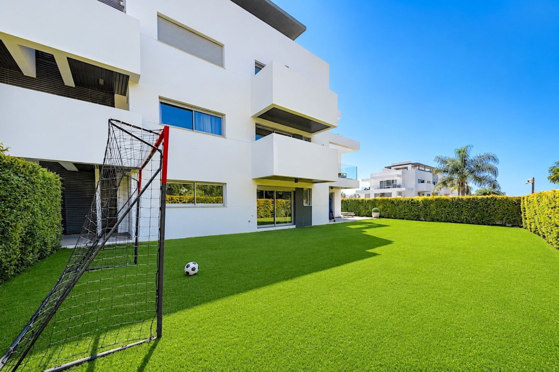 Resale - apartment - Estepona - Atalaya