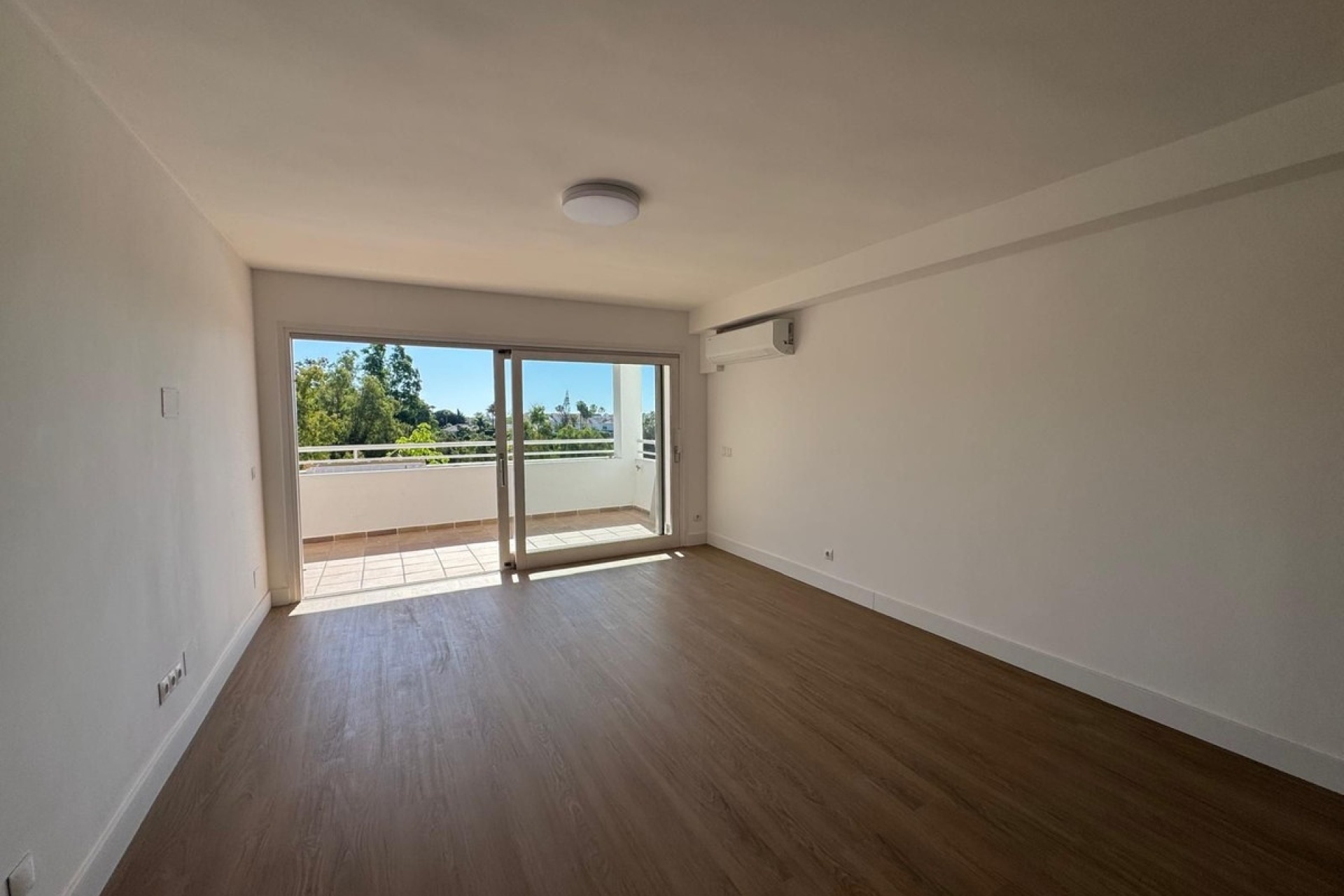 Resale - apartment - Estepona - Atalaya