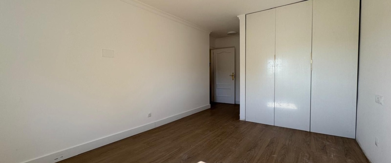 Resale - apartment - Estepona - Atalaya