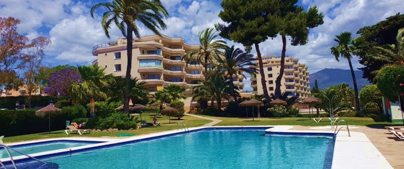 Resale - apartment - Estepona - Atalaya