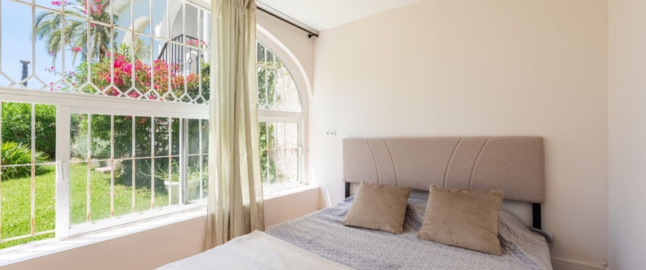Resale - apartment - Estepona - Atalaya