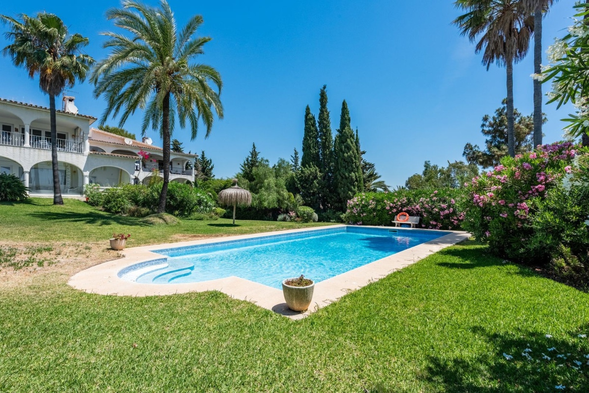 Resale - apartment - Estepona - Atalaya