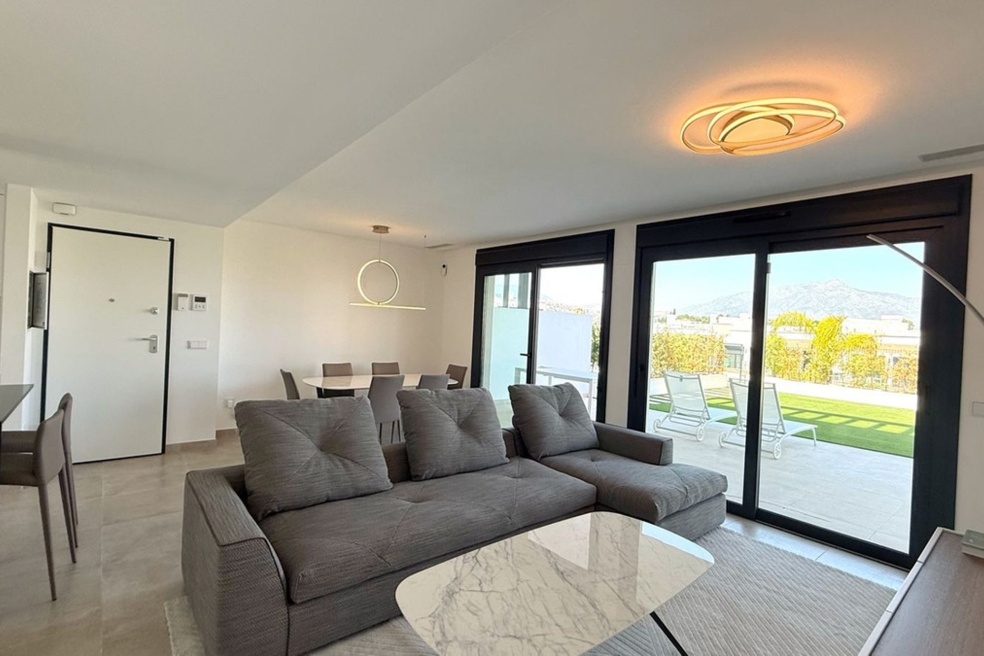 Resale - apartment - Estepona - Atalaya