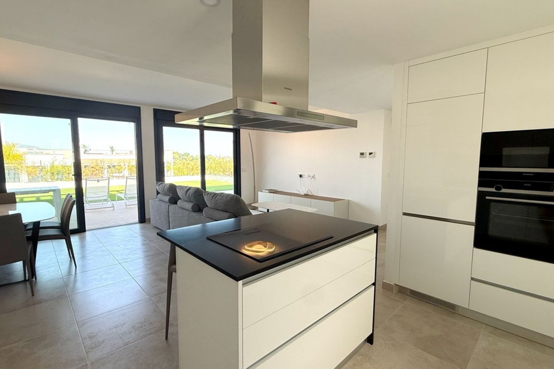 Resale - apartment - Estepona - Atalaya