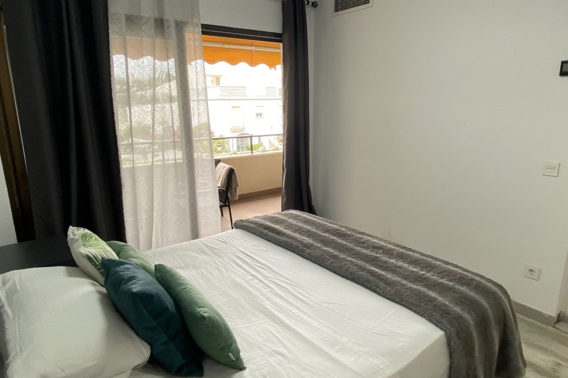 Resale - apartment - Estepona - Atalaya