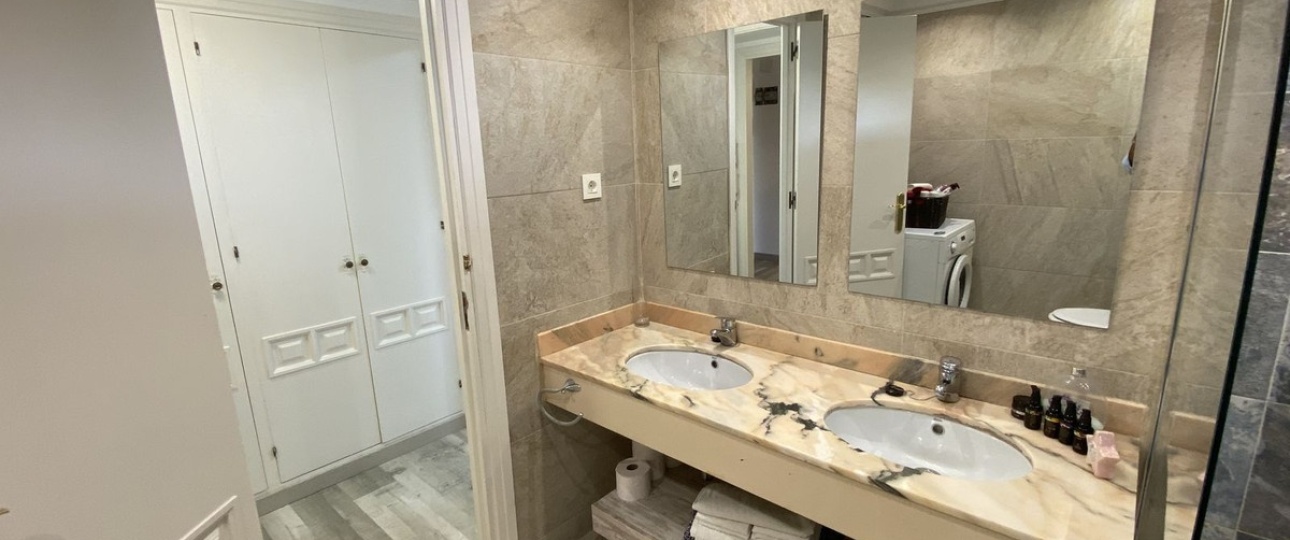 Resale - apartment - Estepona - Atalaya