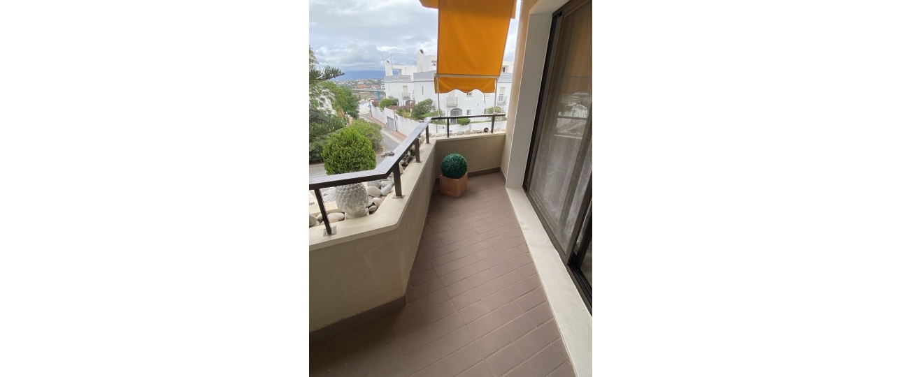Resale - apartment - Estepona - Atalaya