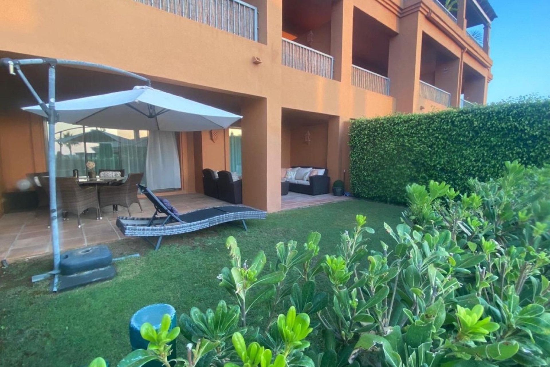 Resale - apartment - Estepona - Atalaya