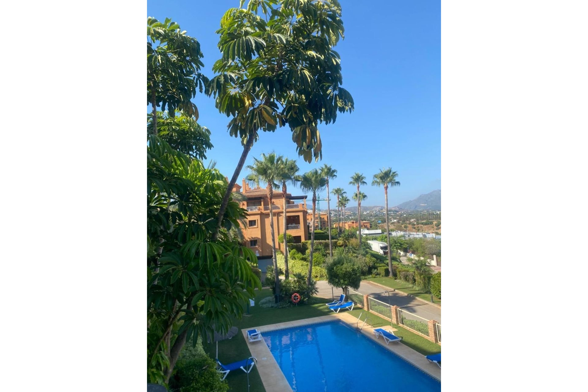 Resale - apartment - Estepona - Atalaya