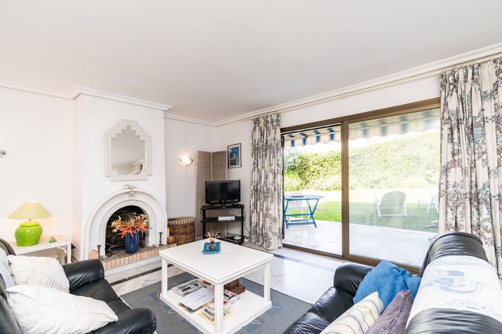 Resale - apartment - Estepona - Atalaya