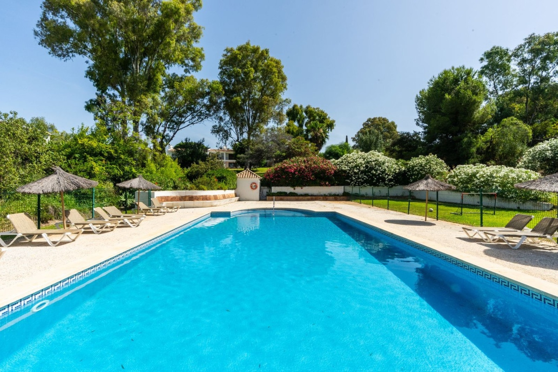 Resale - apartment - Estepona - Atalaya