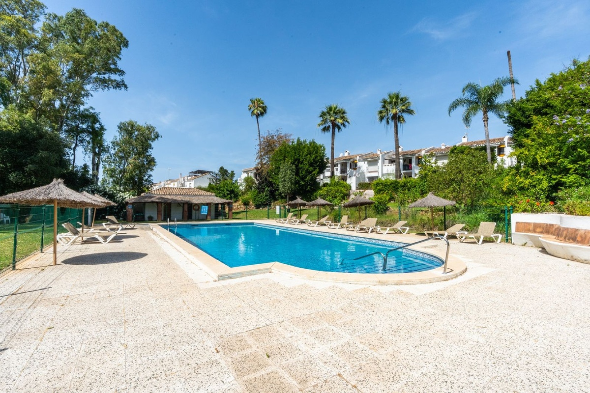 Resale - apartment - Estepona - Atalaya