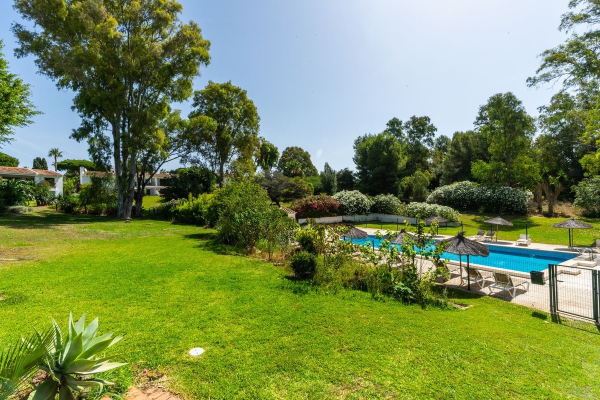 Resale - apartment - Estepona - Atalaya