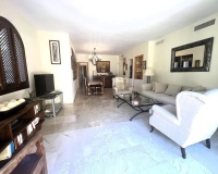 Resale - apartment - Estepona - Atalaya