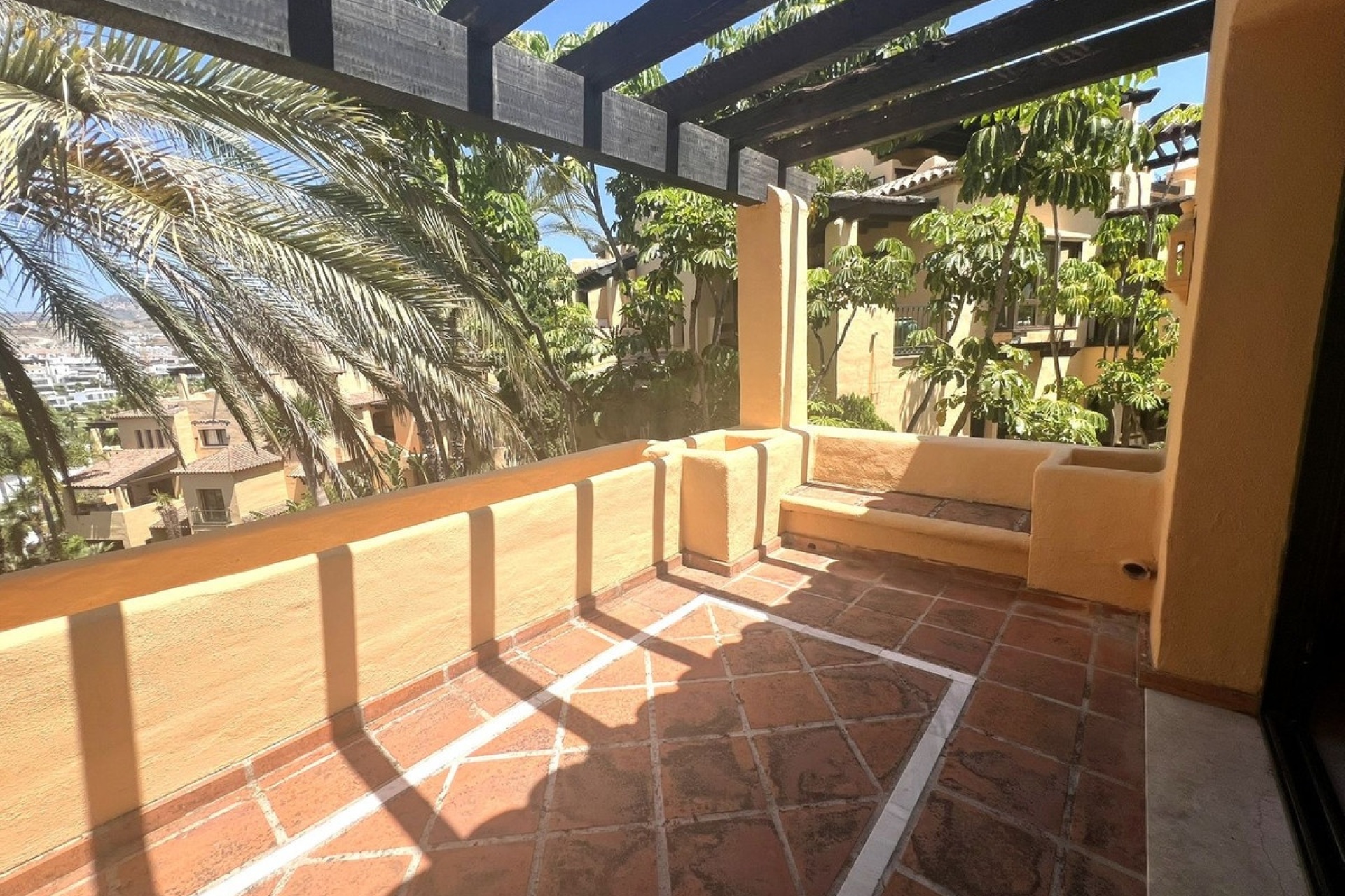 Resale - apartment - Estepona - Atalaya