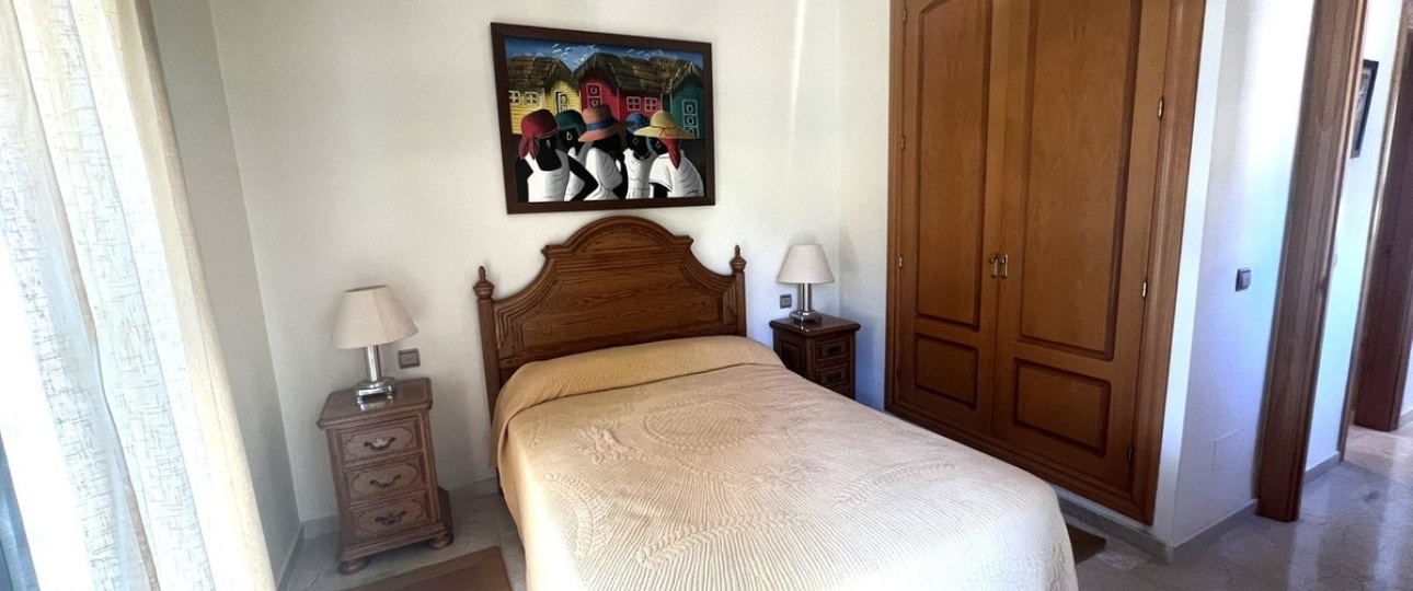 Resale - apartment - Estepona - Atalaya