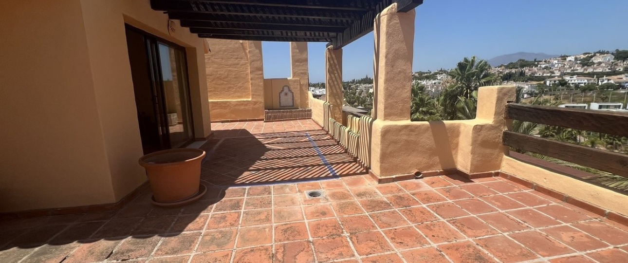 Resale - apartment - Estepona - Atalaya
