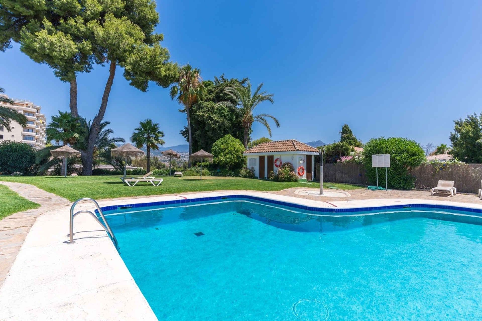 Resale - apartment - Estepona - Atalaya