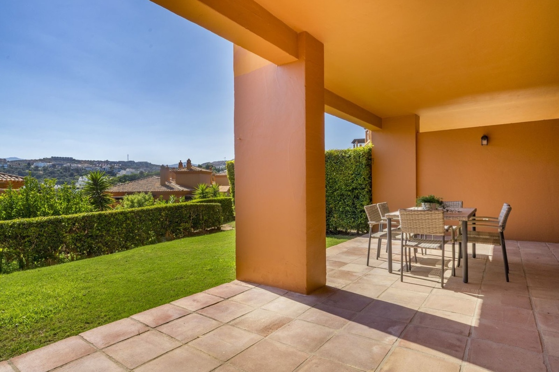 Resale - apartment - Estepona - Atalaya