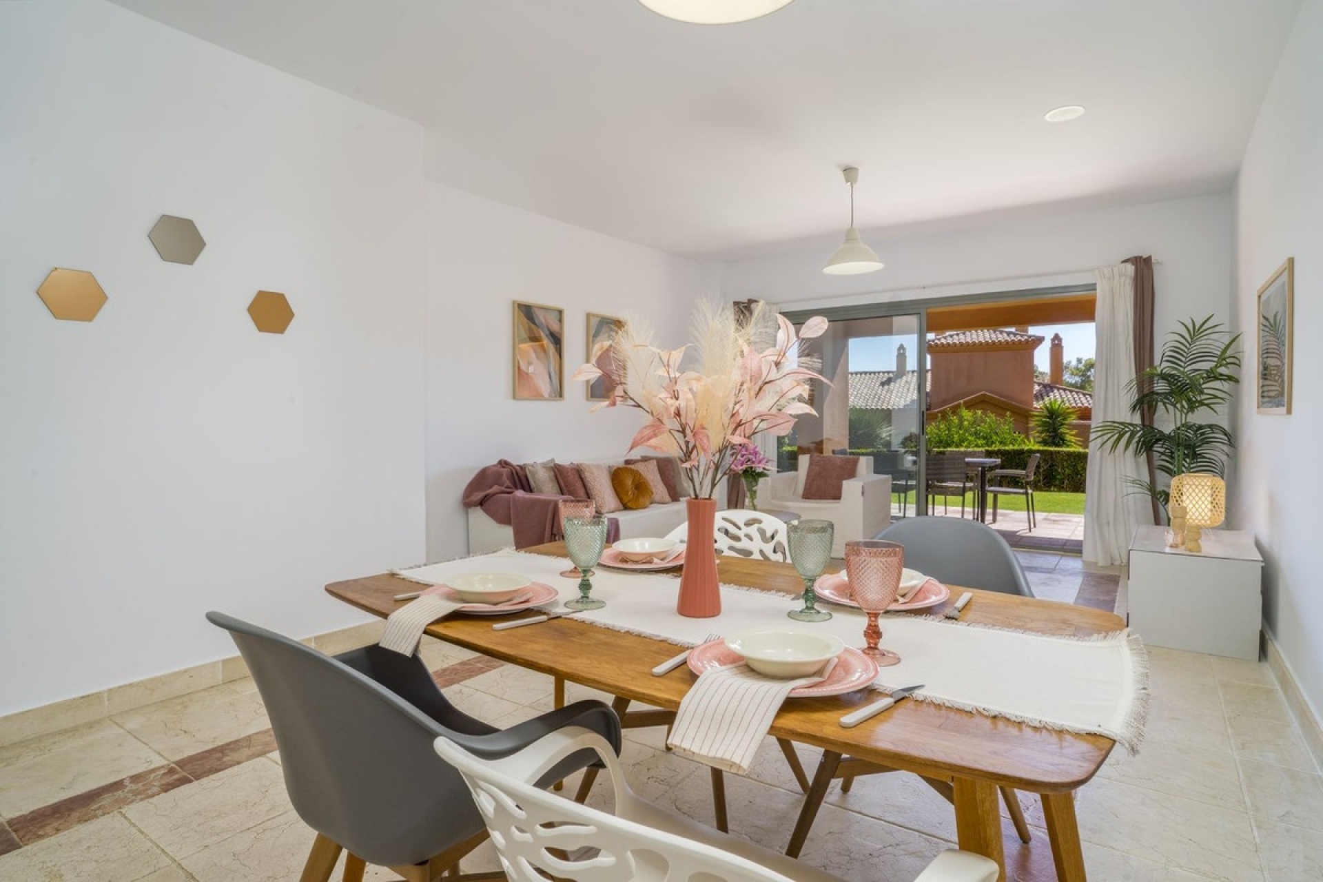 Resale - apartment - Estepona - Atalaya