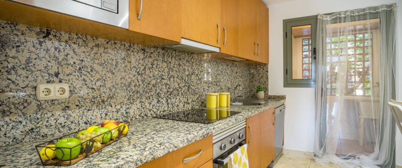 Resale - apartment - Estepona - Atalaya