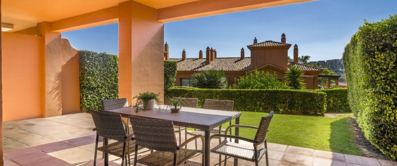 Resale - apartment - Estepona - Atalaya