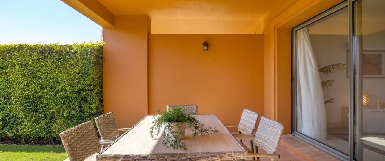 Resale - apartment - Estepona - Atalaya
