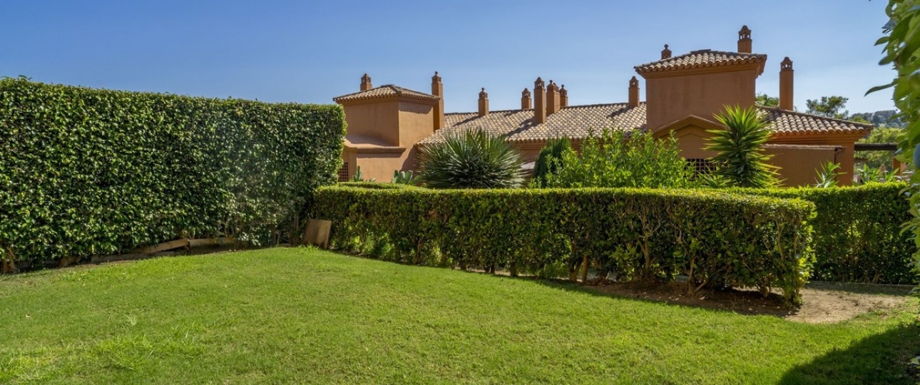 Resale - apartment - Estepona - Atalaya