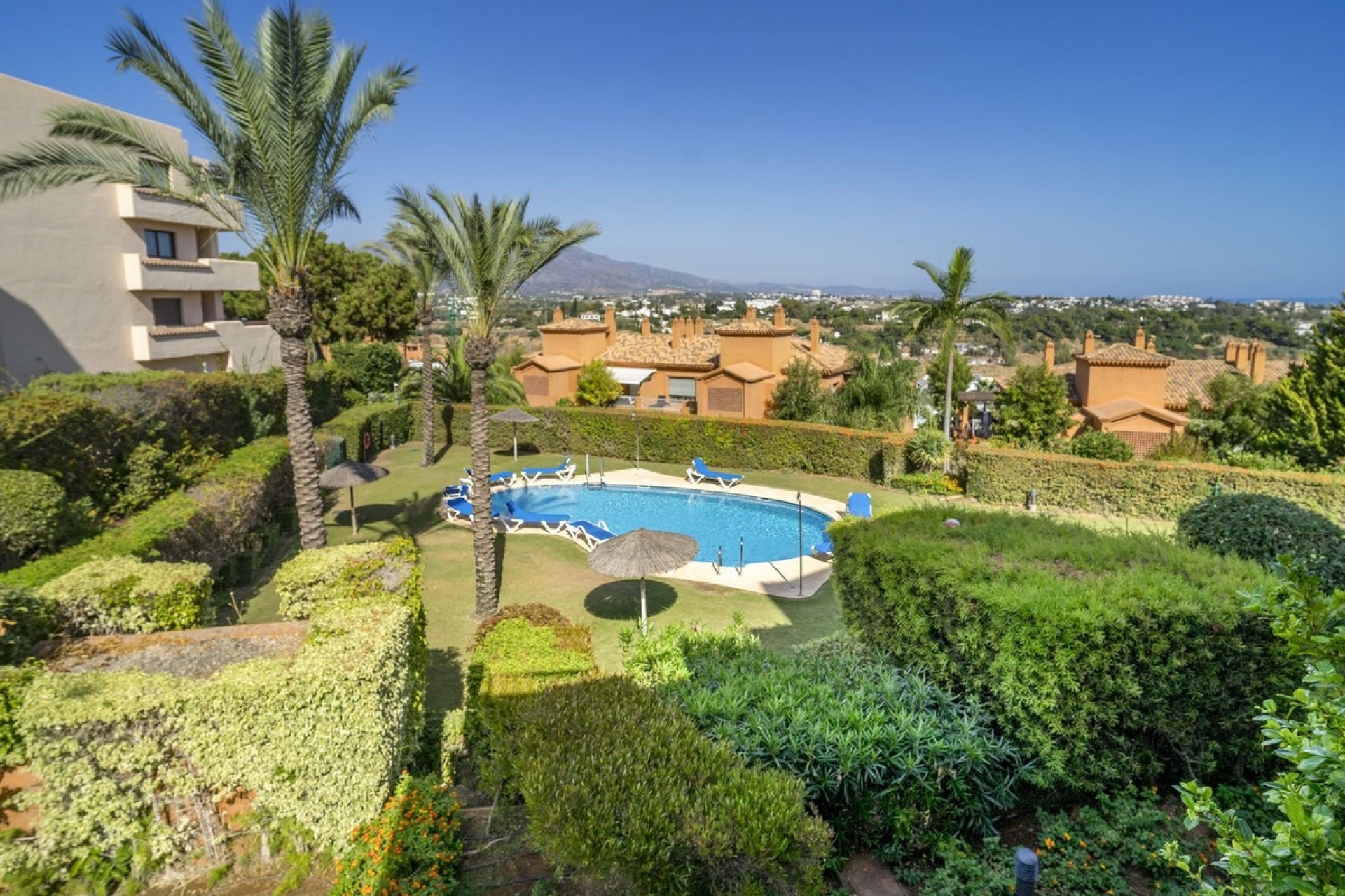 Resale - apartment - Estepona - Atalaya