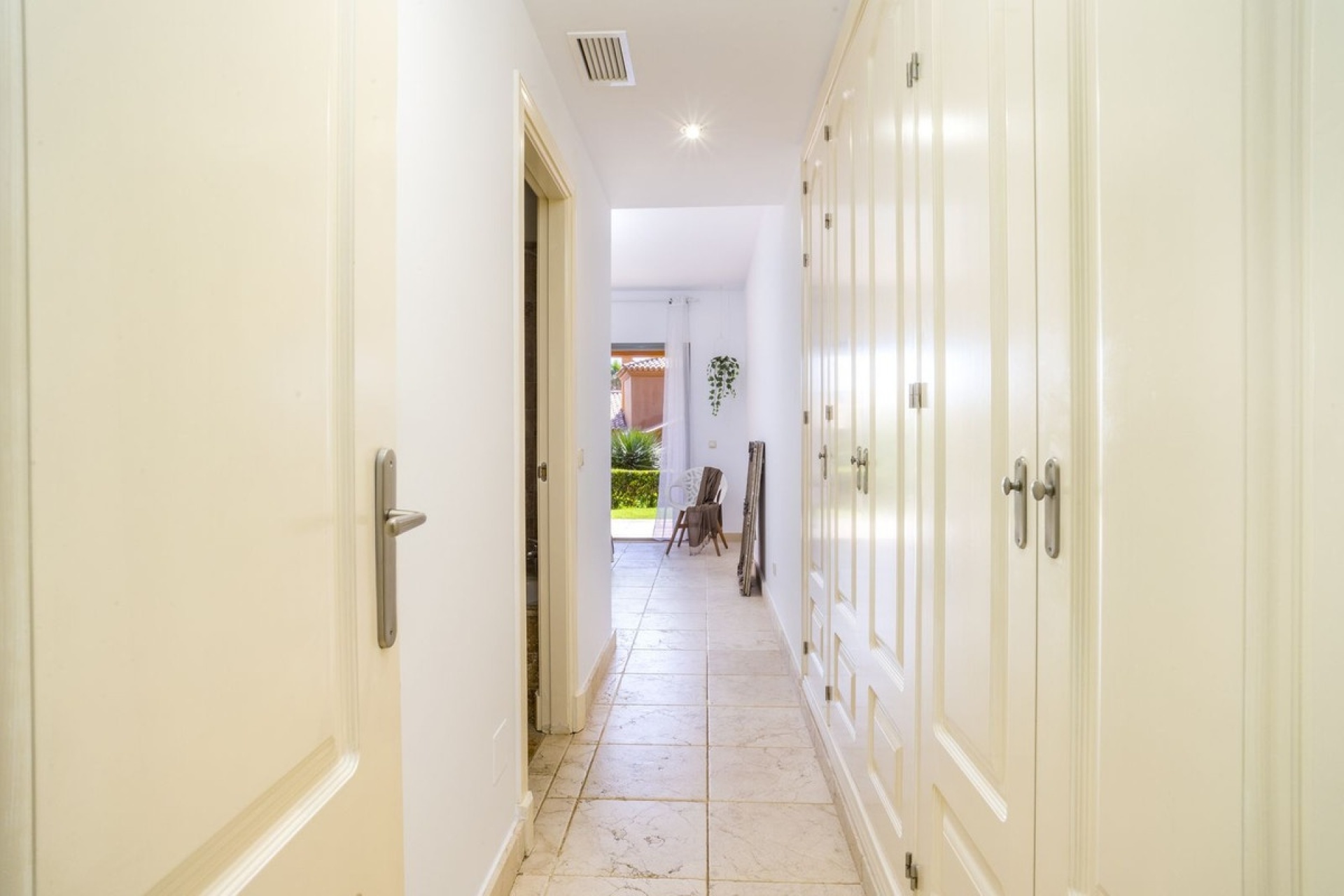 Resale - apartment - Estepona - Atalaya
